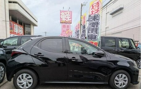 Toyota Yaris, 2023 год, 1 115 000 рублей, 10 фотография