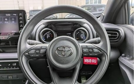 Toyota Yaris, 2023 год, 1 115 000 рублей, 20 фотография