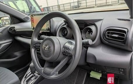 Toyota Yaris, 2023 год, 1 115 000 рублей, 25 фотография