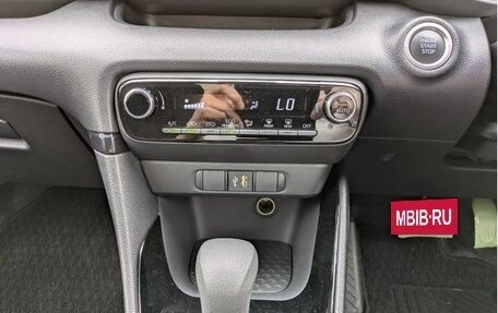 Toyota Yaris, 2023 год, 1 115 000 рублей, 31 фотография