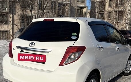 Toyota Vitz, 2013 год, 820 000 рублей, 3 фотография