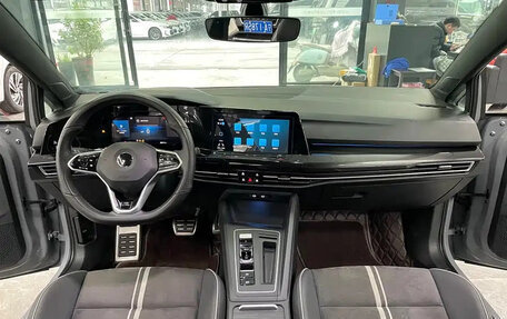 Volkswagen Golf VIII, 2023 год, 1 300 000 рублей, 8 фотография