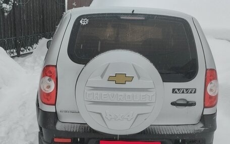 Chevrolet Niva I рестайлинг, 2009 год, 450 000 рублей, 4 фотография