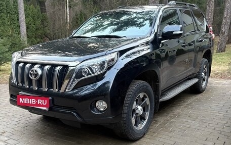Toyota Land Cruiser Prado 150 рестайлинг 2, 2015 год, 3 750 000 рублей, 32 фотография