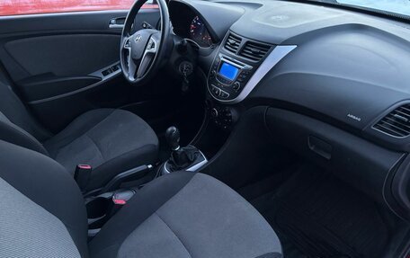 Hyundai Solaris II рестайлинг, 2012 год, 725 000 рублей, 17 фотография