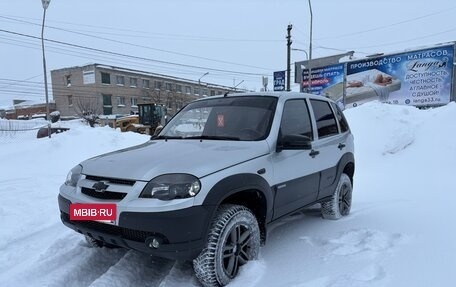 Chevrolet Niva I рестайлинг, 2010 год, 600 000 рублей, 2 фотография