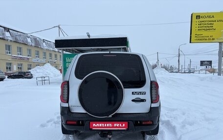 Chevrolet Niva I рестайлинг, 2010 год, 600 000 рублей, 4 фотография