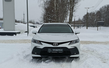 Toyota Camry, 2021 год, 3 350 000 рублей, 2 фотография