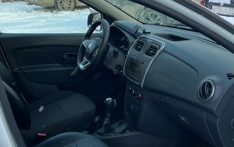 Renault Logan II, 2019 год, 825 000 рублей, 11 фотография