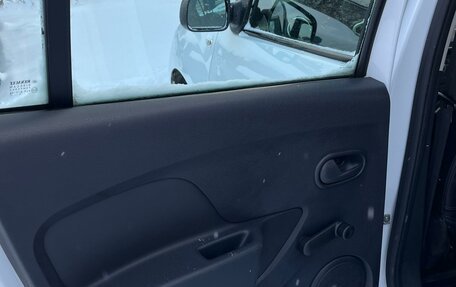 Renault Logan II, 2019 год, 825 000 рублей, 9 фотография