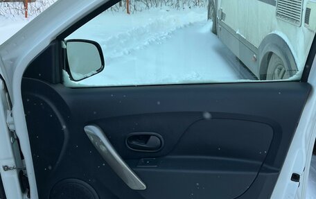 Renault Logan II, 2019 год, 825 000 рублей, 10 фотография