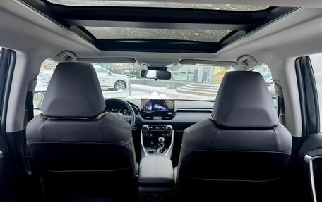 Toyota RAV4, 2025 год, 4 390 000 рублей, 24 фотография