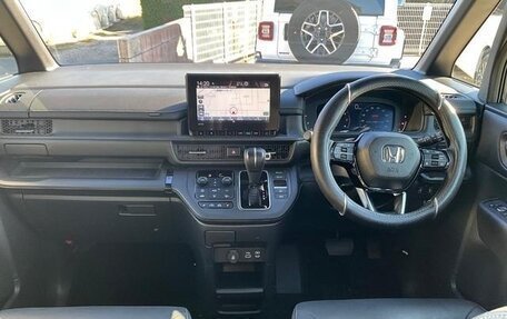 Honda Stepwgn, 2022 год, 2 290 000 рублей, 10 фотография