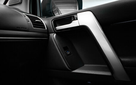 Toyota Land Cruiser Prado 150 рестайлинг 2, 2020 год, 4 550 000 рублей, 24 фотография