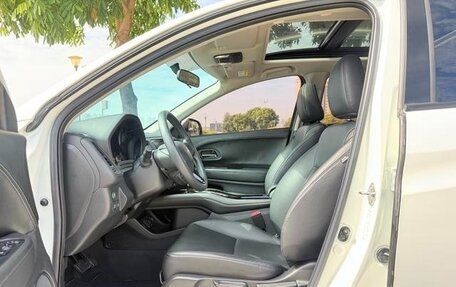 Honda Vezel, 2021 год, 1 310 000 рублей, 10 фотография