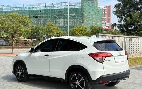 Honda Vezel, 2021 год, 1 310 000 рублей, 6 фотография