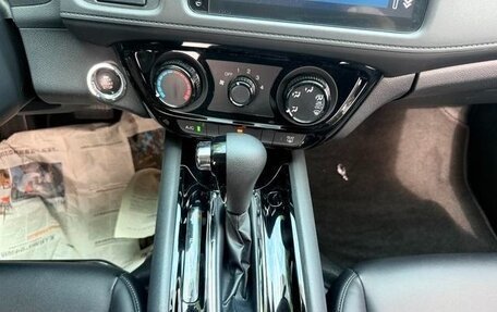 Honda Vezel, 2021 год, 1 310 000 рублей, 14 фотография