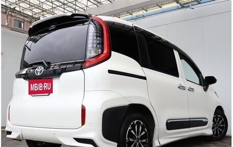 Toyota Sienta, 2022 год, 1 520 000 рублей, 6 фотография