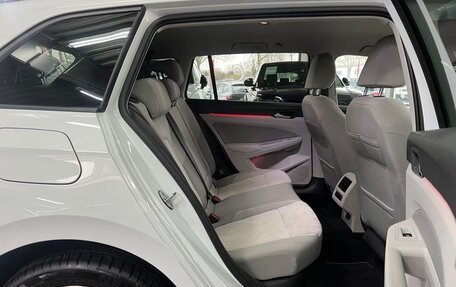 Volkswagen Golf VIII, 2022 год, 3 100 000 рублей, 21 фотография