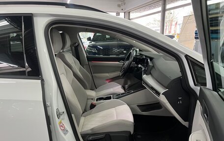 Volkswagen Golf VIII, 2022 год, 3 100 000 рублей, 20 фотография