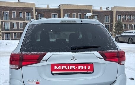 Mitsubishi Outlander III рестайлинг 3, 2020 год, 2 390 000 рублей, 6 фотография