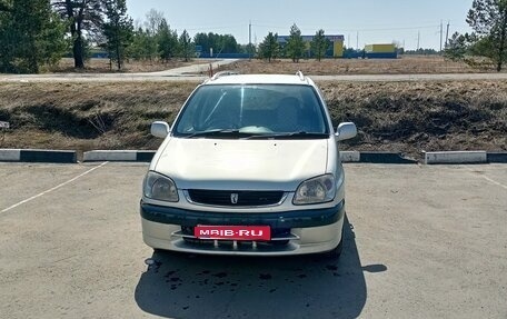 Toyota Raum I, 2000 год, 450 000 рублей, 1 фотография