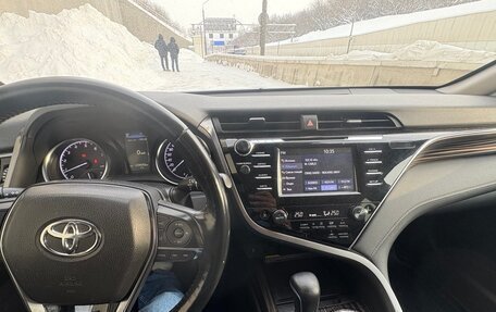 Toyota Camry, 2018 год, 2 500 000 рублей, 13 фотография