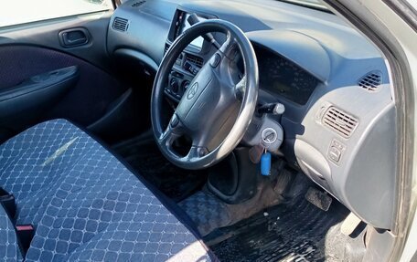 Toyota Raum I, 2000 год, 450 000 рублей, 9 фотография