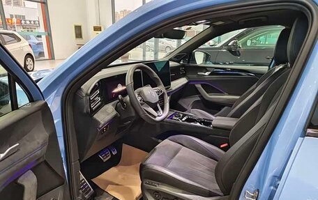 Volkswagen Tiguan, 2024 год, 4 300 000 рублей, 8 фотография