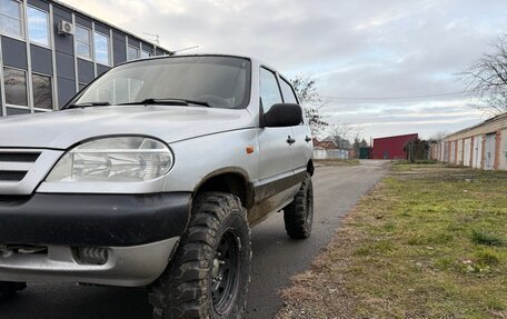 Chevrolet Niva I рестайлинг, 2004 год, 630 000 рублей, 2 фотография