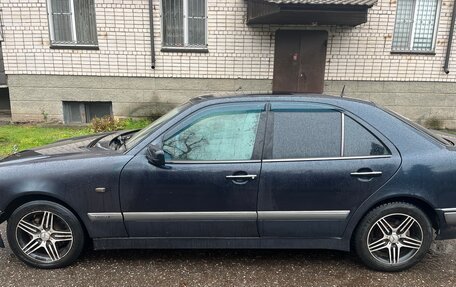 Mercedes-Benz E-Класс, 1997 год, 190 000 рублей, 3 фотография