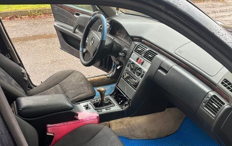 Mercedes-Benz E-Класс, 1997 год, 190 000 рублей, 7 фотография