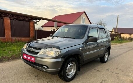 Chevrolet Niva I рестайлинг, 2018 год, 590 000 рублей, 1 фотография
