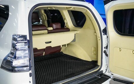 Toyota Land Cruiser Prado 150 рестайлинг 2, 2016 год, 3 500 000 рублей, 9 фотография