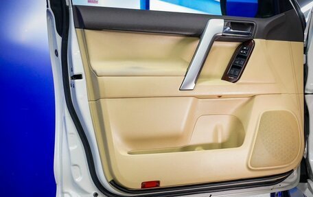 Toyota Land Cruiser Prado 150 рестайлинг 2, 2016 год, 3 500 000 рублей, 15 фотография