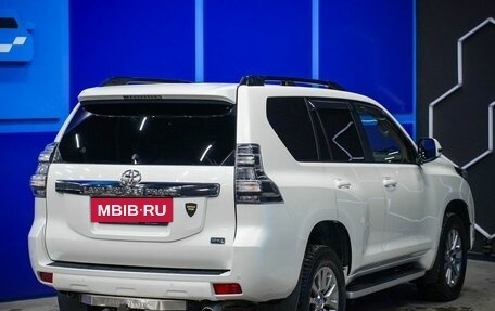 Toyota Land Cruiser Prado 150 рестайлинг 2, 2016 год, 3 500 000 рублей, 7 фотография