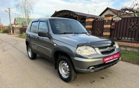 Chevrolet Niva I рестайлинг, 2018 год, 590 000 рублей, 2 фотография