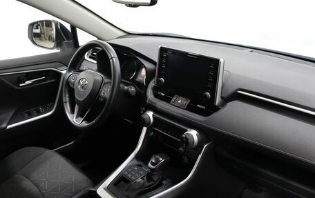 Toyota RAV4, 2021 год, 3 590 000 рублей, 10 фотография