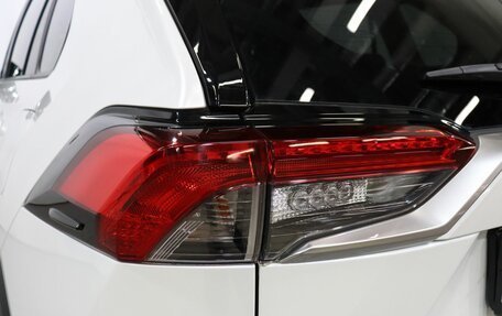 Toyota RAV4, 2021 год, 3 590 000 рублей, 23 фотография