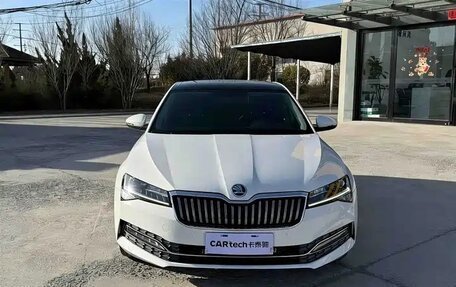 Skoda Superb III рестайлинг, 2021 год, 2 125 000 рублей, 8 фотография
