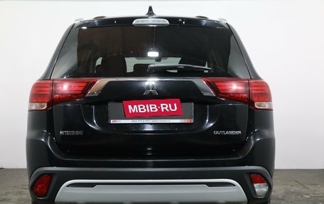 Mitsubishi Outlander III рестайлинг 3, 2018 год, 1 839 000 рублей, 5 фотография