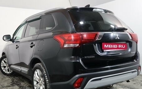 Mitsubishi Outlander III рестайлинг 3, 2018 год, 1 839 000 рублей, 6 фотография