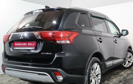 Mitsubishi Outlander III рестайлинг 3, 2018 год, 1 839 000 рублей, 4 фотография