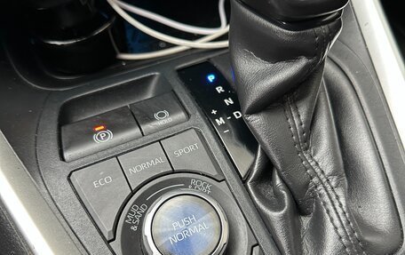 Toyota RAV4, 2019 год, 2 650 000 рублей, 4 фотография