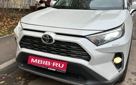 Toyota RAV4, 2019 год, 2 650 000 рублей, 18 фотография