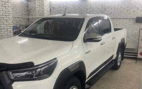 Toyota Hilux VIII, 2017 год, 3 300 000 рублей, 7 фотография
