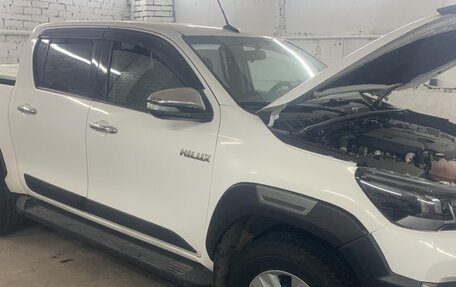 Toyota Hilux VIII, 2017 год, 3 300 000 рублей, 9 фотография