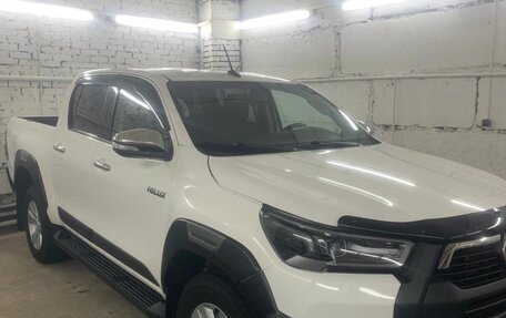 Toyota Hilux VIII, 2017 год, 3 300 000 рублей, 8 фотография