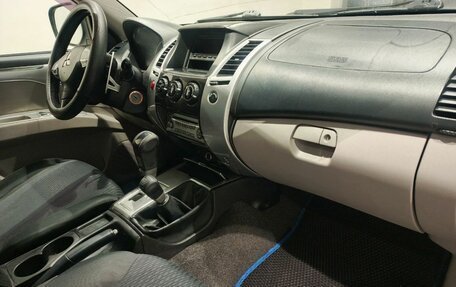 Mitsubishi Pajero IV, 2010 год, 1 375 000 рублей, 11 фотография