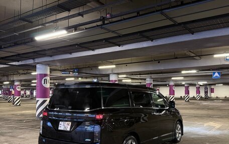 Nissan Elgrand III, 2011 год, 950 000 рублей, 3 фотография